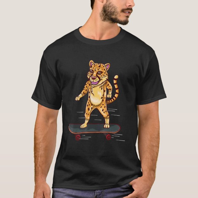 Camiseta Cheetah Riding Skateboard Zoo Animal (Frente)
