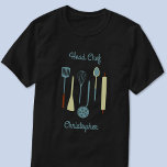 Camiseta Chefe Personalizado<br><div class="desc">Design de chefe divertido com utensílios de cozinha vintage para seu chef, cozinheiro ou especialista em grelhas favoritos. Altere o nome e o texto para personalizar.</div>