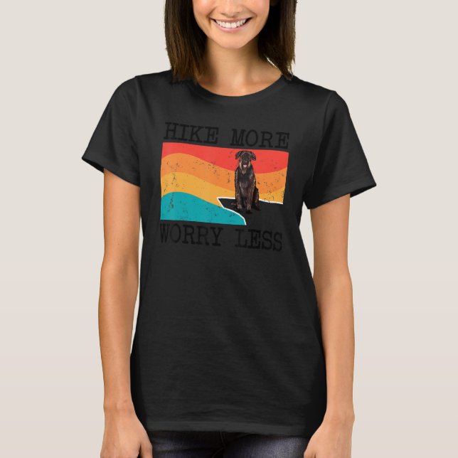 Camiseta Chegue Mais Preocupada Com Menos Hikin Gráfico De  (Frente)
