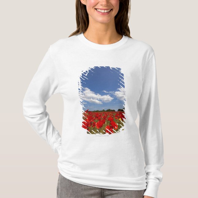 Camiseta Cheio do campo de flores vermelhas (Frente)