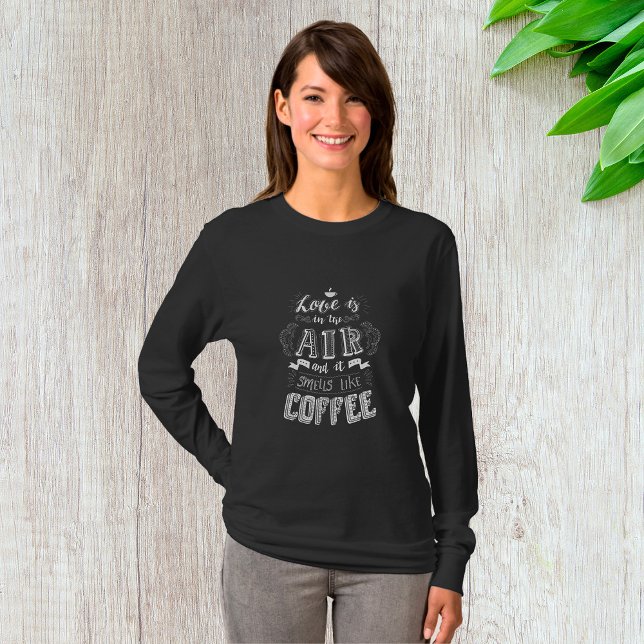 Camiseta Cheira A Mulher Café De Capa Longa (Criador carregado)