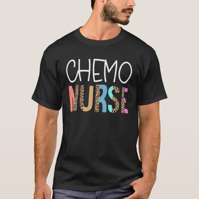 Camiseta Chemo Nurse Bohemian Cheetah Leopard Print Pattern (Frente)