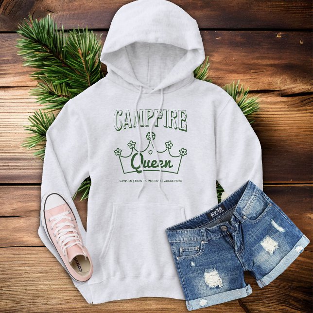 Camiseta Chic de Festa de solteira do Camp Queen de Campfir (camp bachelorette party forest green campfire queen bride shirt white)