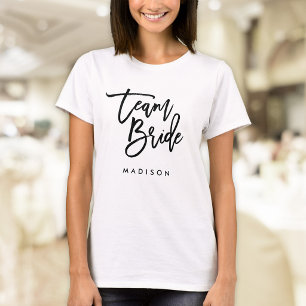 Camiseta Chic Trendy Brush Black Script Team Bride