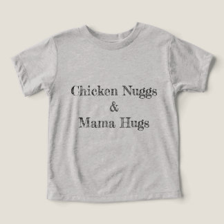 Camiseta Chicken Nuggs e Mama Hugs Boy Mãe Imprensa Petal C