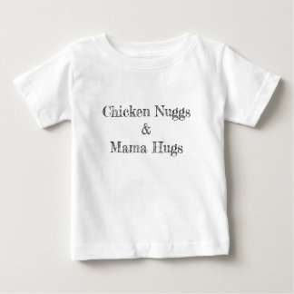 Camiseta Chicken Nuggs e Mama Hugs Boy Mãe Imprensa Petal C