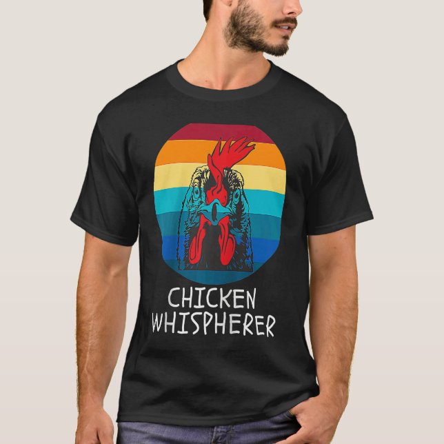 Camiseta Chicken Whisperer with Retro Sunset  Backyard Chic (Frente)