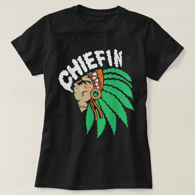 Camiseta Chiefn Smoke Weke Native American Funny Tee (Frente do Design)
