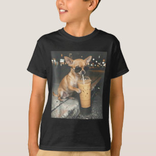 Camiseta Chihuahua bebendo café gelado meme engraçado de an