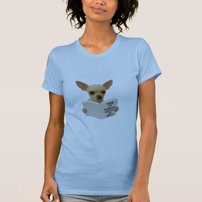 Camiseta Chihuahua lendo como se comportar mal   (Frente)