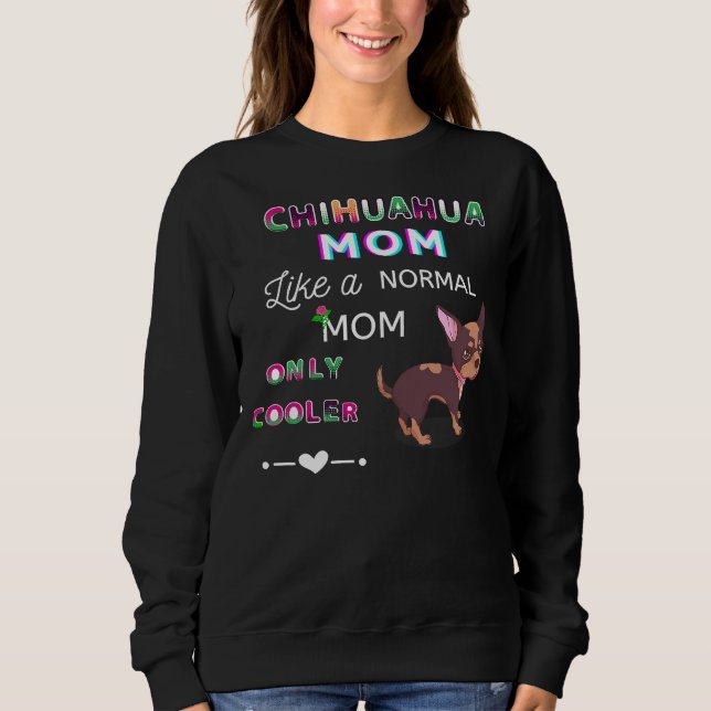 Camiseta Chihuahua Mamãe Como Uma Mãe Normal Só É Mais Fria (Frente)