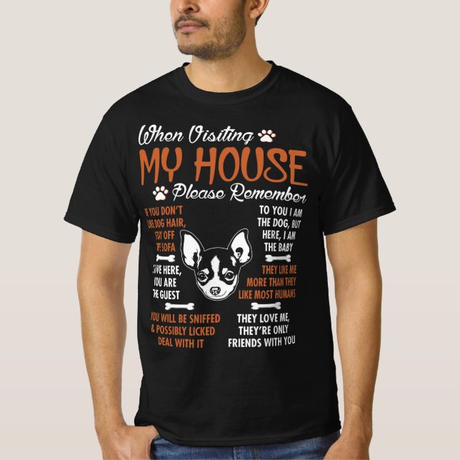 Camiseta Chihuahua Viste Minha Casa Por Favor Lembre-Se (Frente)