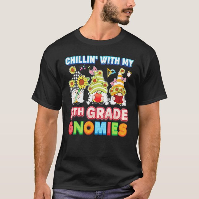 Camiseta Chillin Com Meu 9º Grau Gnomies Nono Professor Ki (Frente)