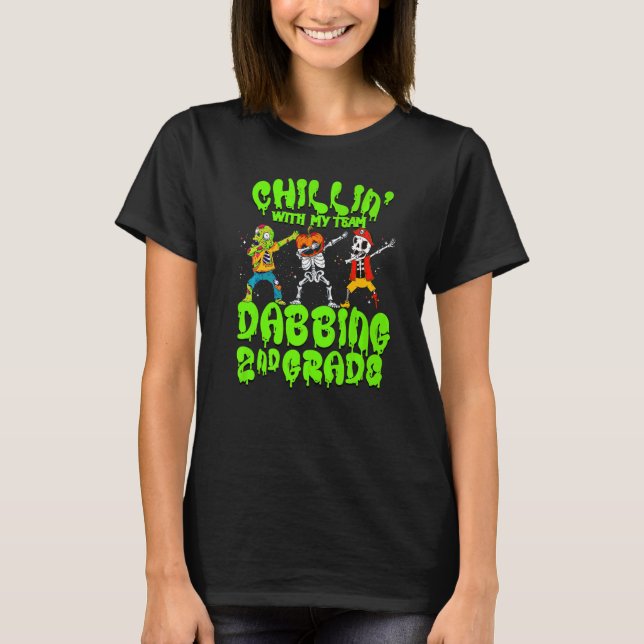 Camiseta Chillin com meu segundo Zombie Pumpkin Skeleton Da (Frente)