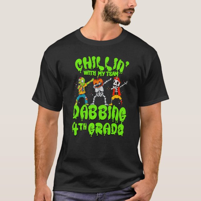 Camiseta Chillin com meu Zombie Pumpkin Skeleton Dab 4º Gr (Frente)