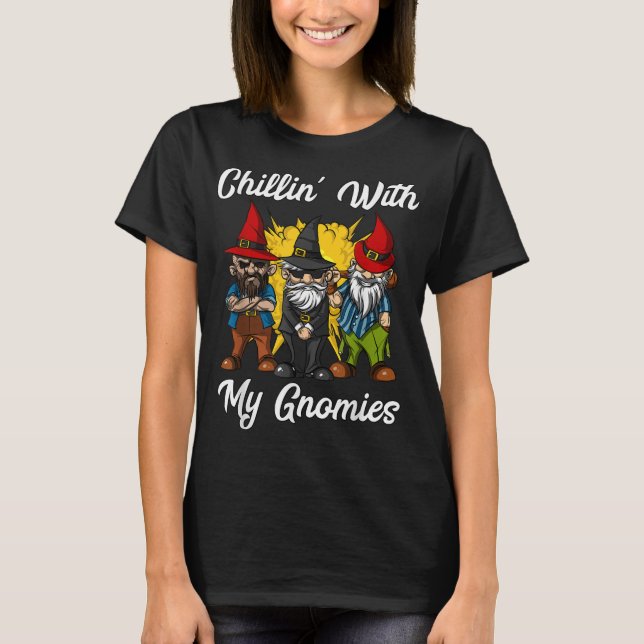Camiseta Chillin com meus fantasmas. Gnomos do jardim, nata (Frente)