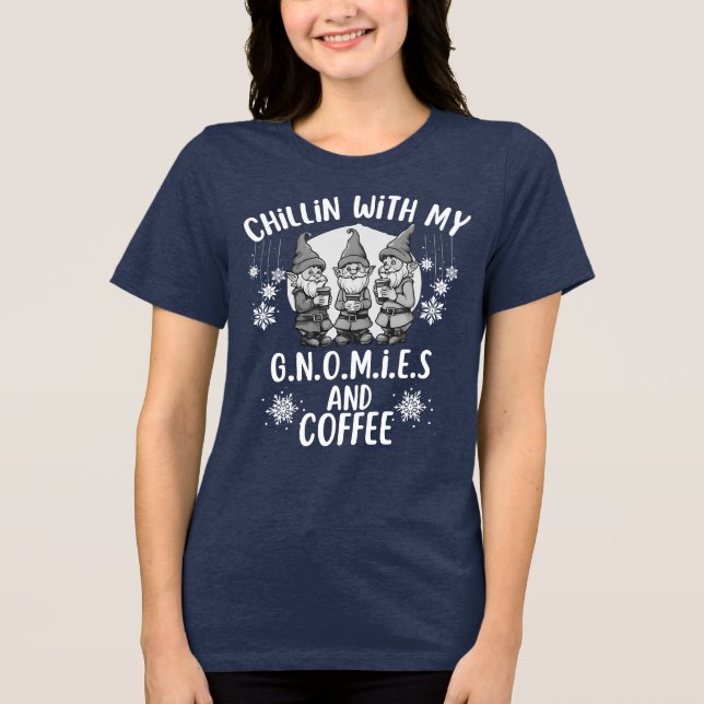 Camiseta Chillin Com Meus Gnomos E Café Engraçado Dizendo (Frente)