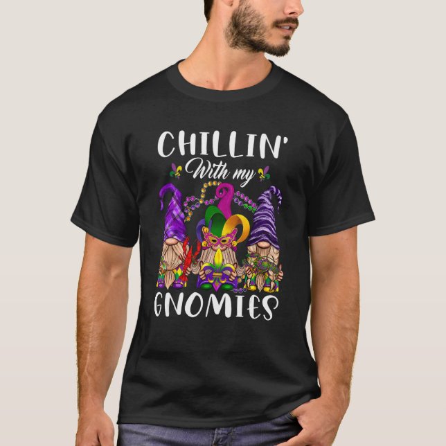 Camiseta Chillin With My Gnomies Cute Gnome Mardi Gras Carn (Frente)