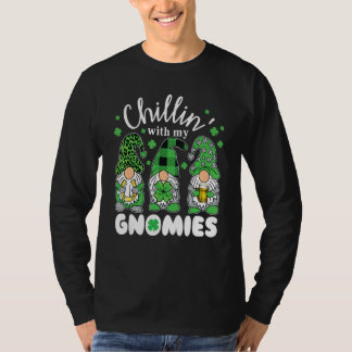 Camiseta Chillin With My Gnomies St Patricks Day Shamrock I