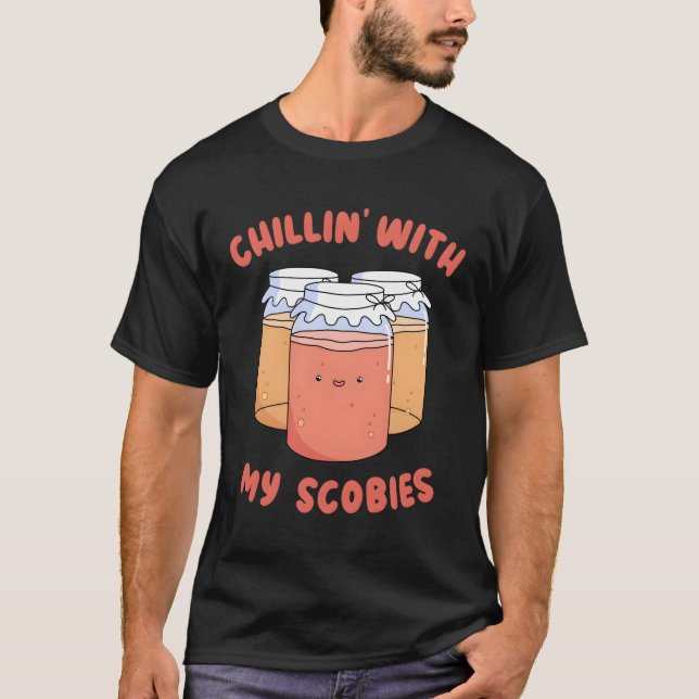 Camiseta Chilling Com Meus Escoceses Engraçado Kombucha Lov (Frente)