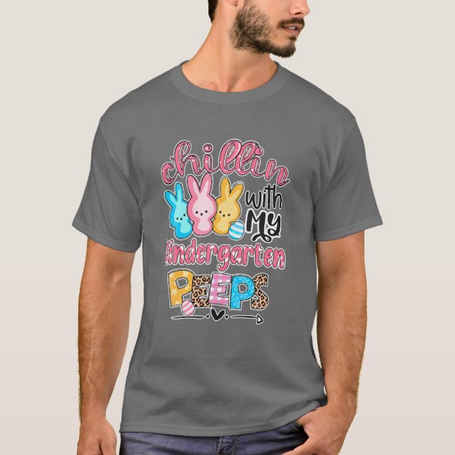 Camiseta Chilling With My Kindergarten Teachers Easter Day (Frente)
