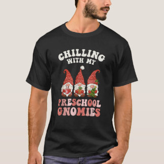Camiseta Chilling With My Preschool Gnomies Teacher Christm