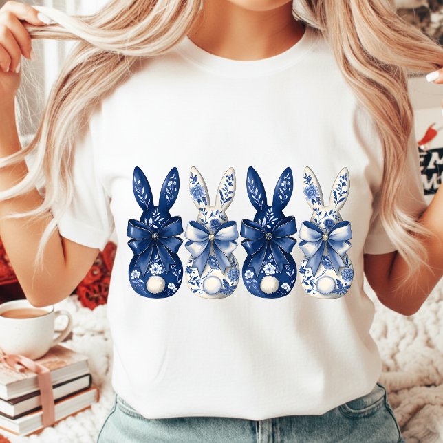 Camiseta Chinoiserie Easter Bunny Blue White Floral Pascha  (Criador carregado)