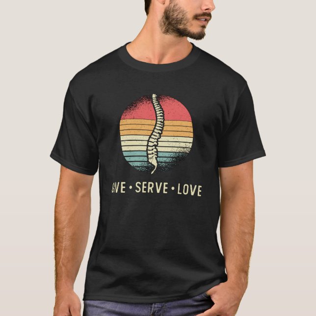 Camiseta Chiropractor dá amor ao servo Chiropracinha (Frente)