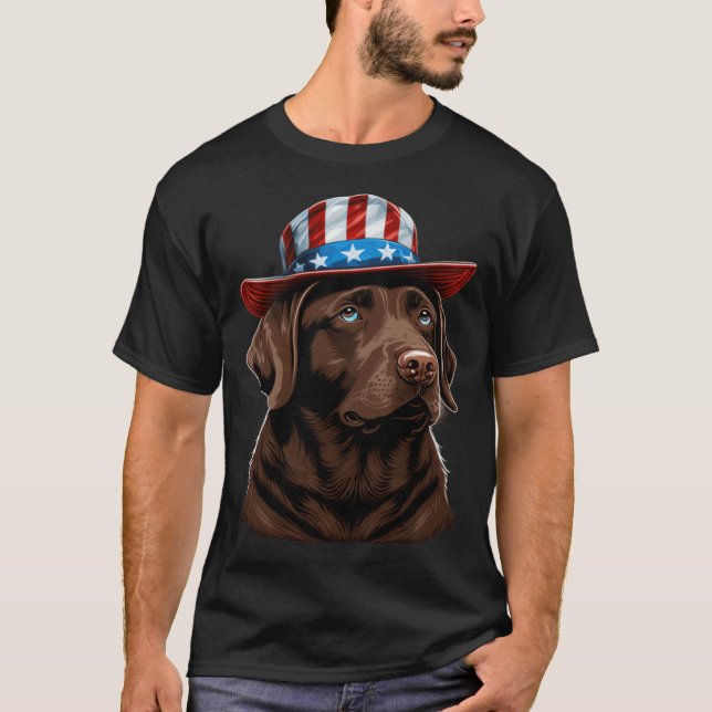 Camiseta Chocolate Labrador Com O Chapéu Americano (Frente)