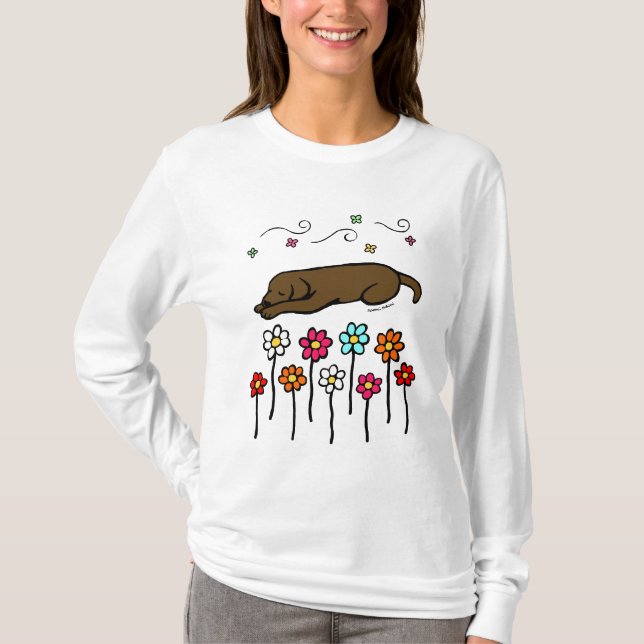 Camiseta Chocolate Labrador que dorme no jardim (Frente)