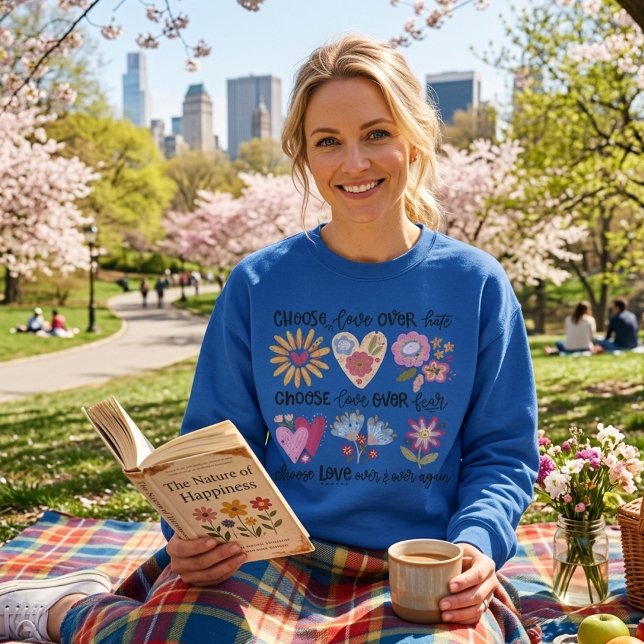 Camiseta Choose love over hate. Choose love over fear. (Criador carregado)