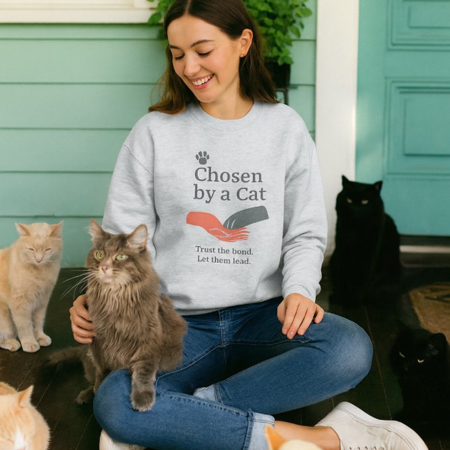 Camiseta Chosen by Cat / Cat Lover Slogan (Cat lady sweatshirt "chosen by        a cat" )