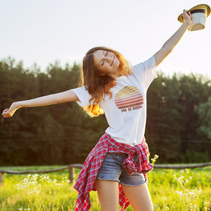 Camiseta Christian Ele é Risen Retro Sun Páscoa