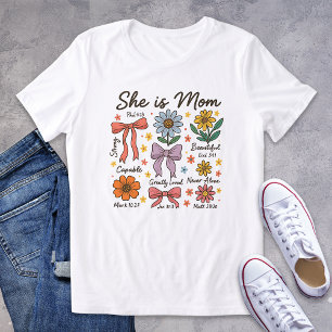 Camiseta Christian Floral Ela É A Mãe Arcos Coquette