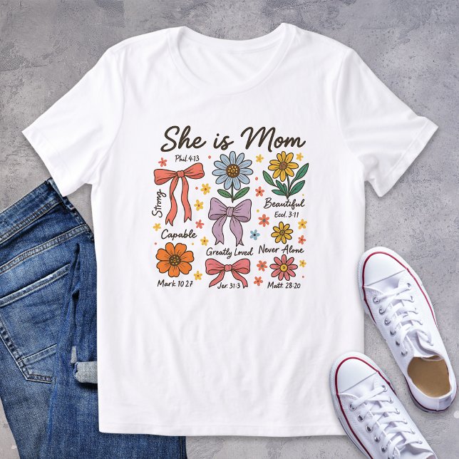 Camiseta Christian Floral Ela É A Mãe Arcos Coquette (Criador carregado)