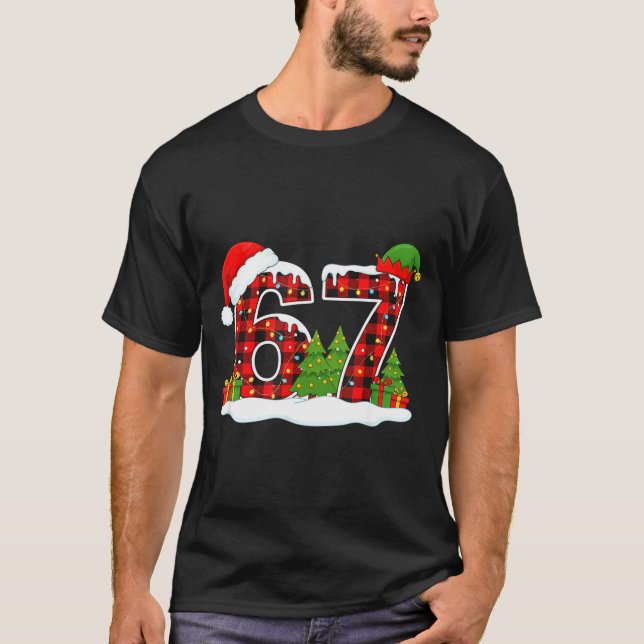 Camiseta Christmas 67 Buffalo Plaid Six Seven Santa &amp; E (Frente)