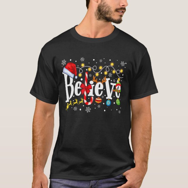 Camiseta Christmas Believe Santa Hat Believe Christmas Ligh (Frente)
