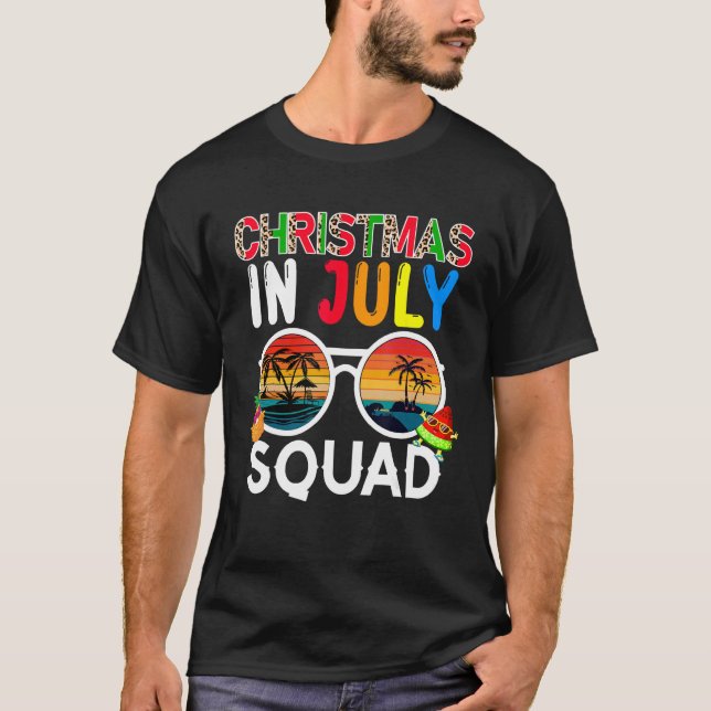 Camiseta Christmas In July Squad Costume Sunglasses Traveli (Frente)