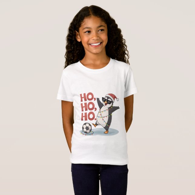Camiseta Christmas Penguin with Lights and Santa Hat playin (Frente Completa)