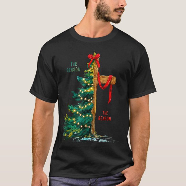 Camiseta Christmas Tree The Season Jesus Cross The Reason  (Frente)