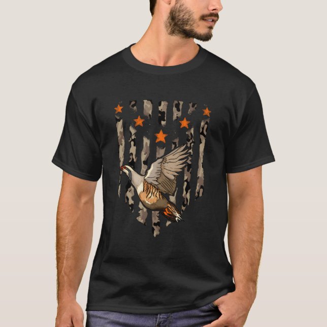 Camiseta Chukar Bird Caçando a Camuflagem da Bandeira Ameri (Frente)