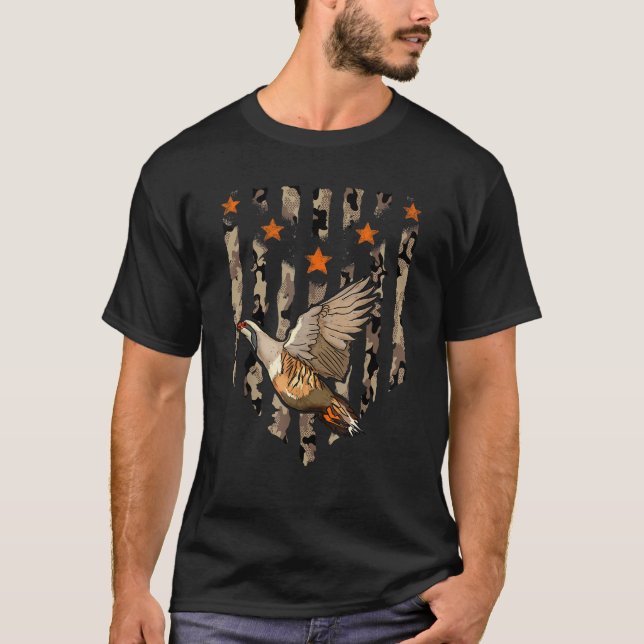 Camiseta Chukar Bird Caçando a Camuflagem da Bandeira Ameri (Frente)
