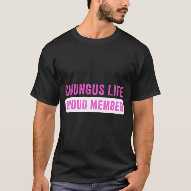 Camiseta Chungus Life Proud Member Funny Dark Humor Meme Sa (Frente)