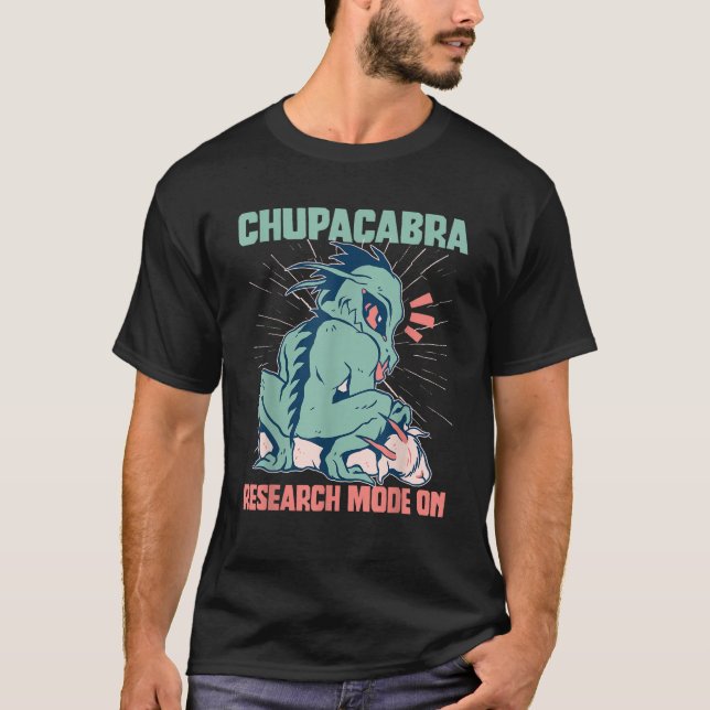 Camiseta Chupacabra Season Halloween (Frente)