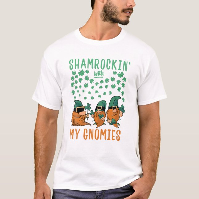 Camiseta Chupando Com Meu Dia de São Patrício De Gnomos Eng (Frente)