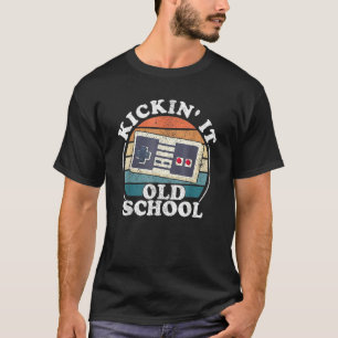 Camiseta Chutando o Velho Retro dos Anos 80 Video Game Jogo