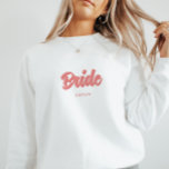 Camiseta Chuveiro de Noiva 'Noiva' Rosa Personalizado Despe<br><div class="desc">Camisola de Chuveiro de Noiva 'Noiva' Rosa Personalizada. Personalize esta camisola de noiva minimalista e elegante com o nome da noiva sob 'noiva' em letras cursivas rosa. É um item perfeito para uma despedida de solteira ou chuveiro de noiva.</div>