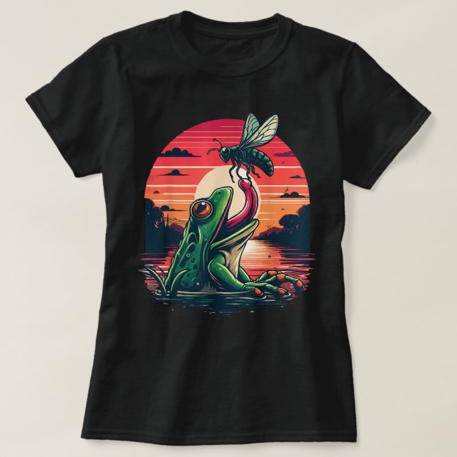 Camiseta Cicada Comeback Tour Engraçado Sapo Capturando Cic (Frente do Design)