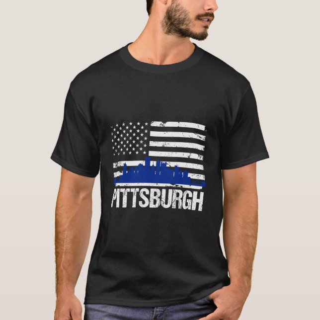 Camiseta Cidade de Pittsburgh Skyline Afetou Bandeira Ameri (Frente)