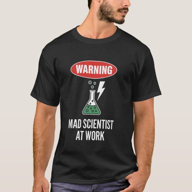 Camiseta Cientista Louco Em Laboratório De Trabalho Experim (Frente)